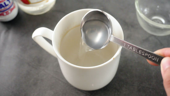 baking soda to remove coffee stains from mugs