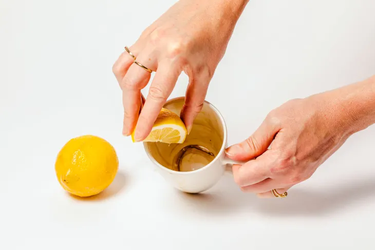 lemon to clean coffee stains from cups