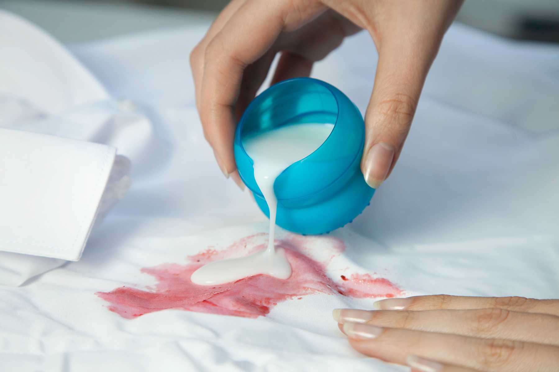 how to lcean white t shirt with stains