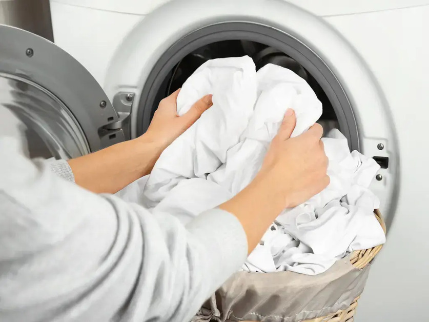 how to wash white clothes with bleach in washing machine