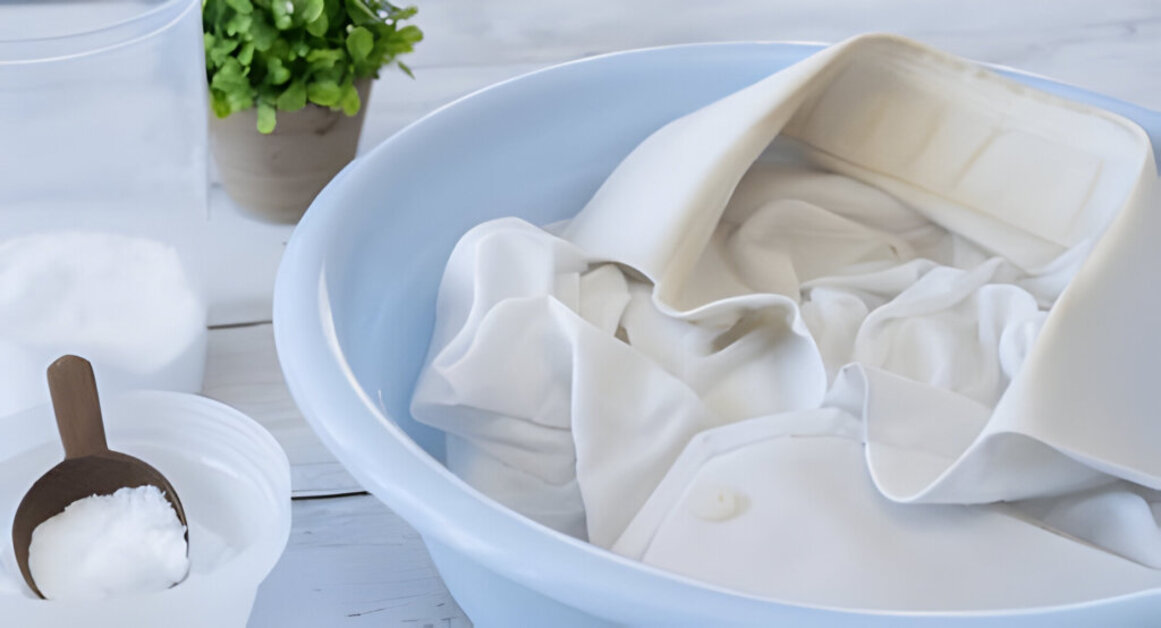 how long to soak whites in bleach
