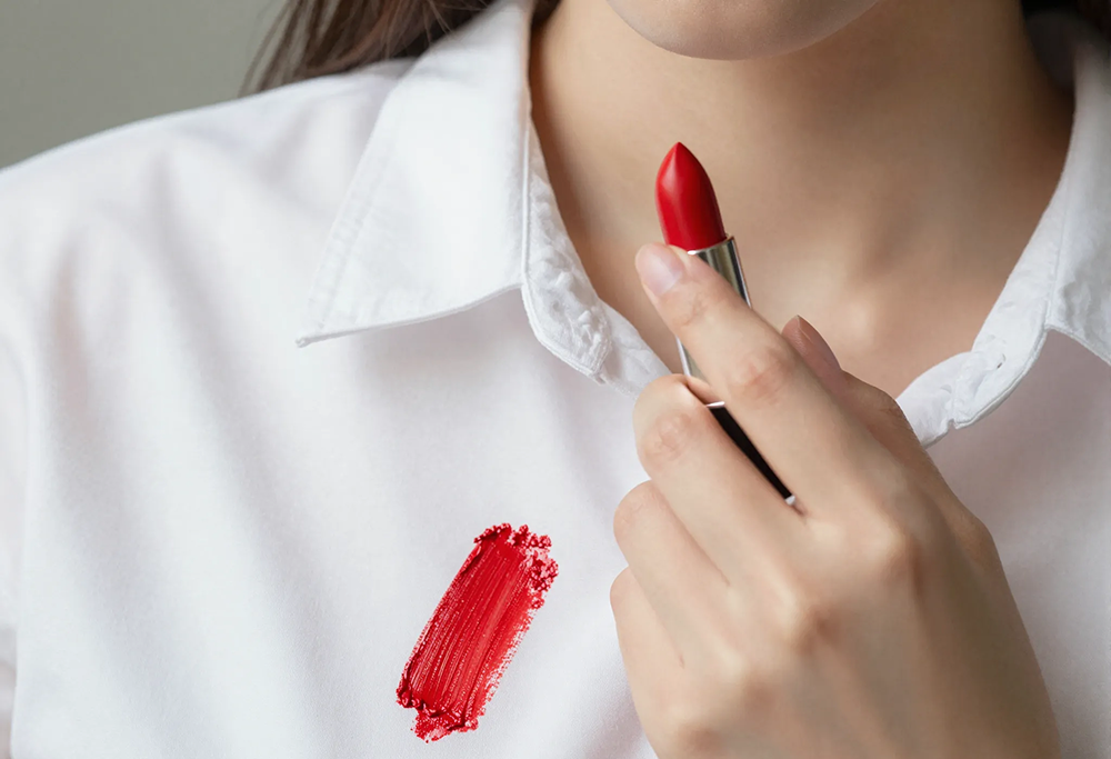 how to get rid of lipstick stains on clothes