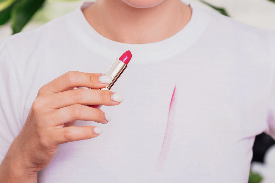 how to get rid of lipstick stains on clothes